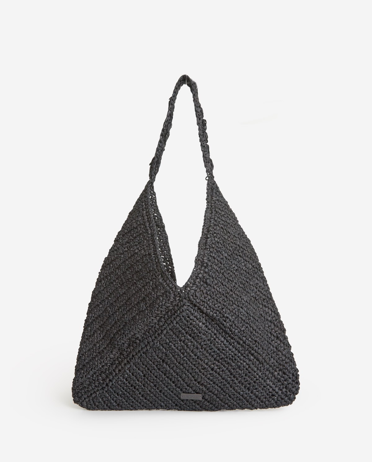 Bolso hobo de rafia trenzada en color Negro, vista frontal con detalle del tejido 1