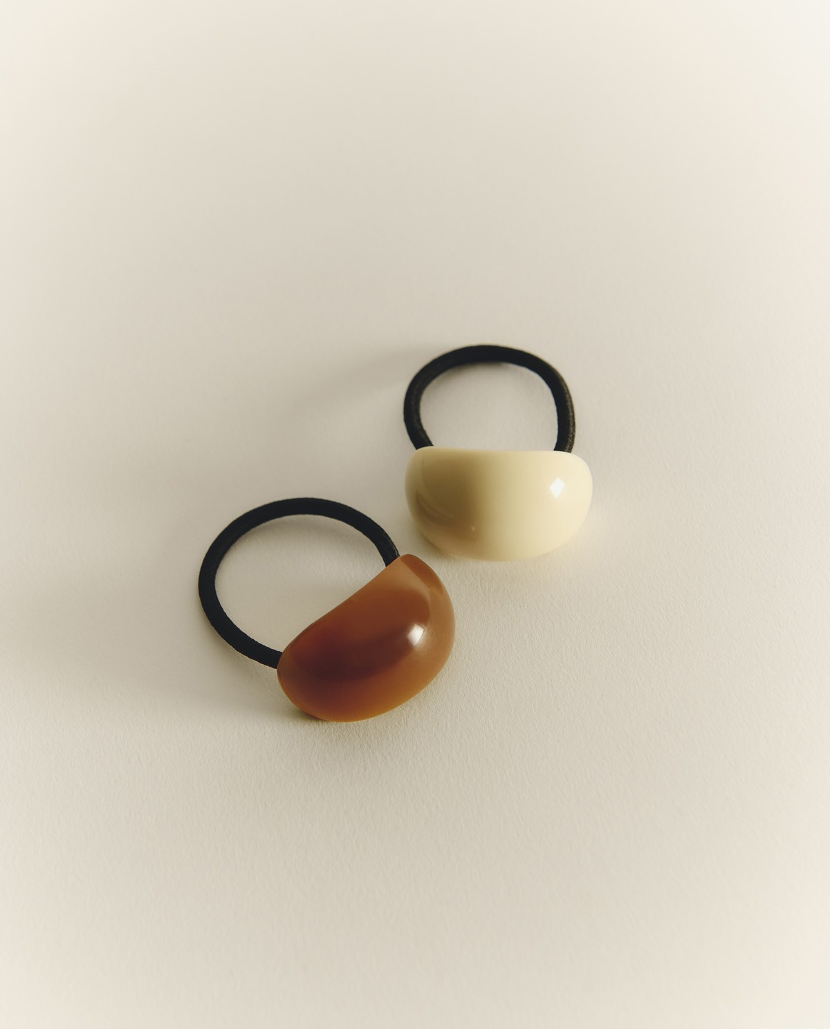 Set 2 coleteros elásticos color blanco y marrón