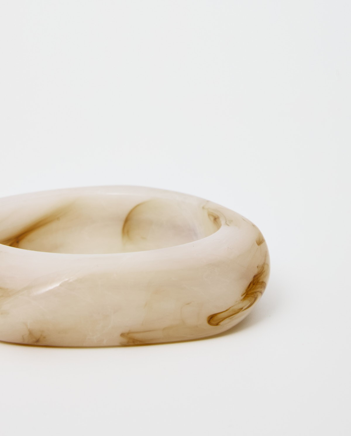 Pulsera rígida blanca marmoleado