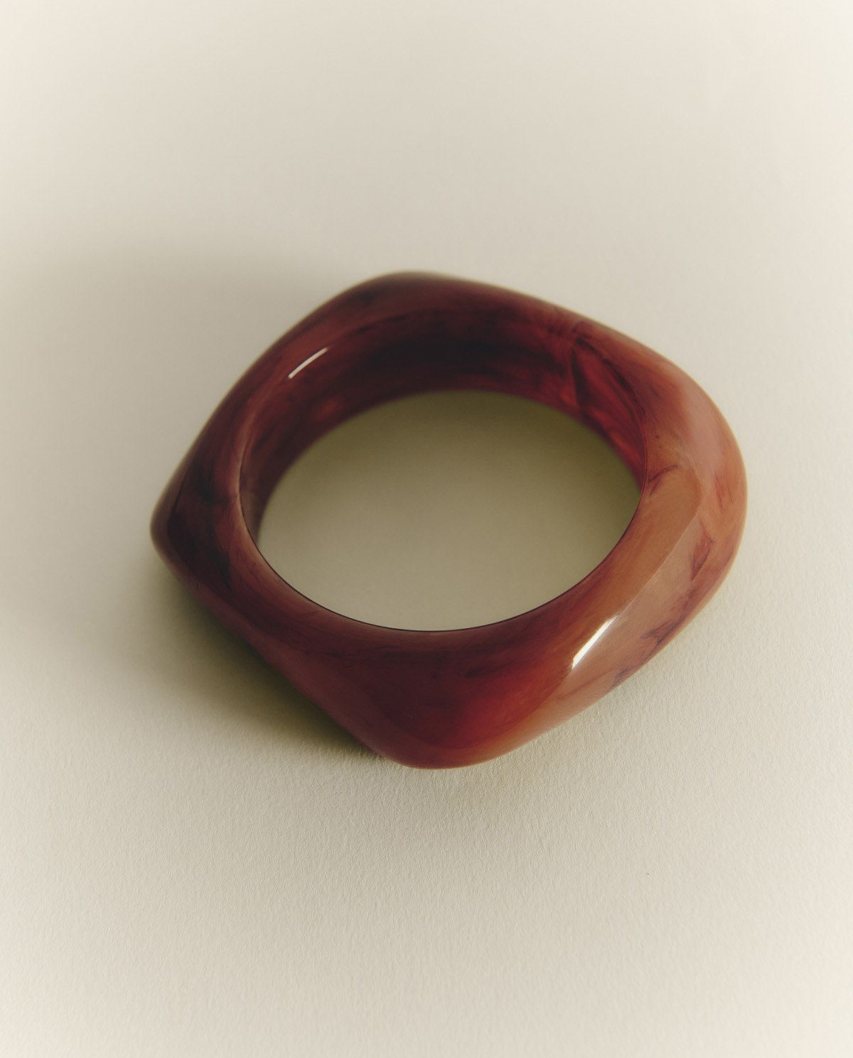 Pulsera rígida marrón marmoleado Yerse