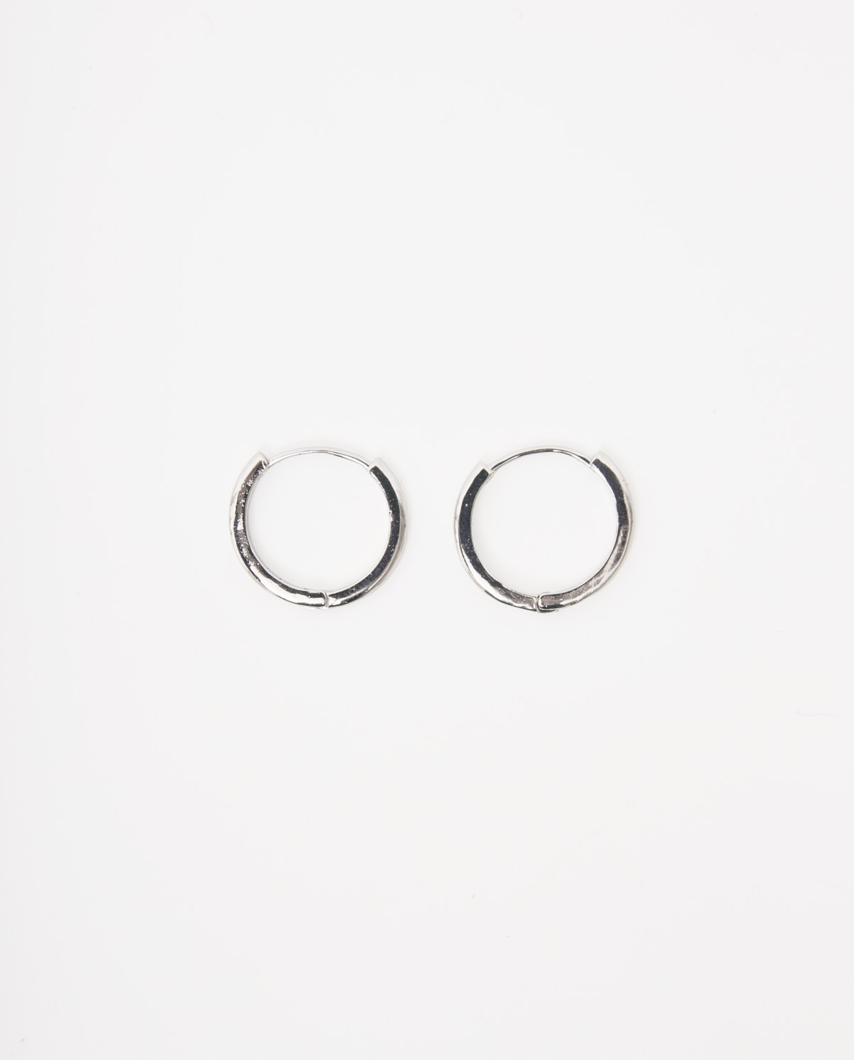 Pendientes de aro plateados medianos