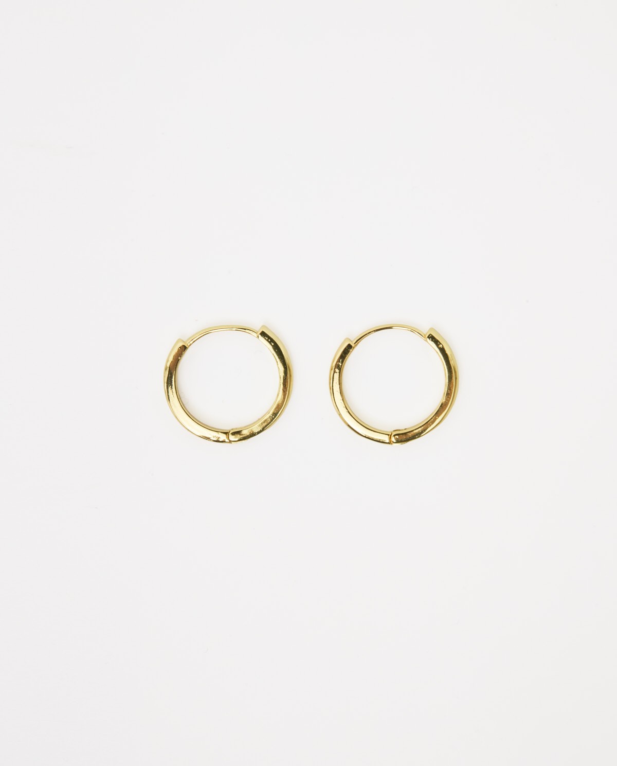 Boucles d’oreilles créoles dorées moyennes