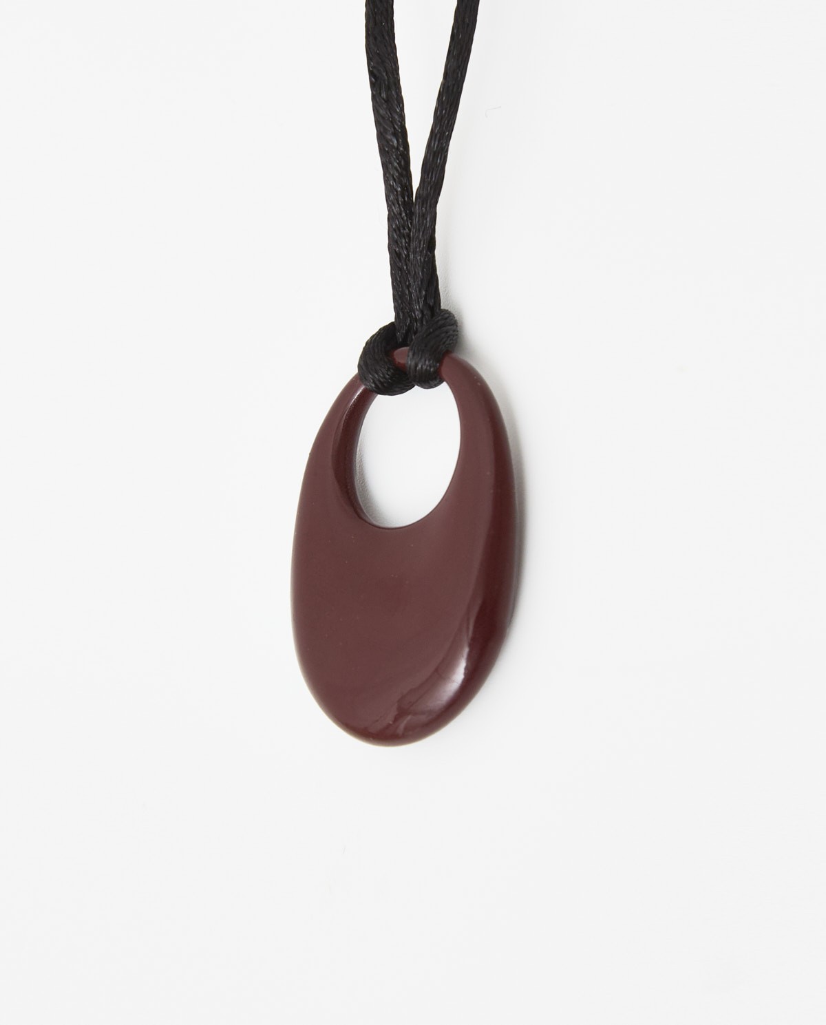 Collar con colgante ovalado