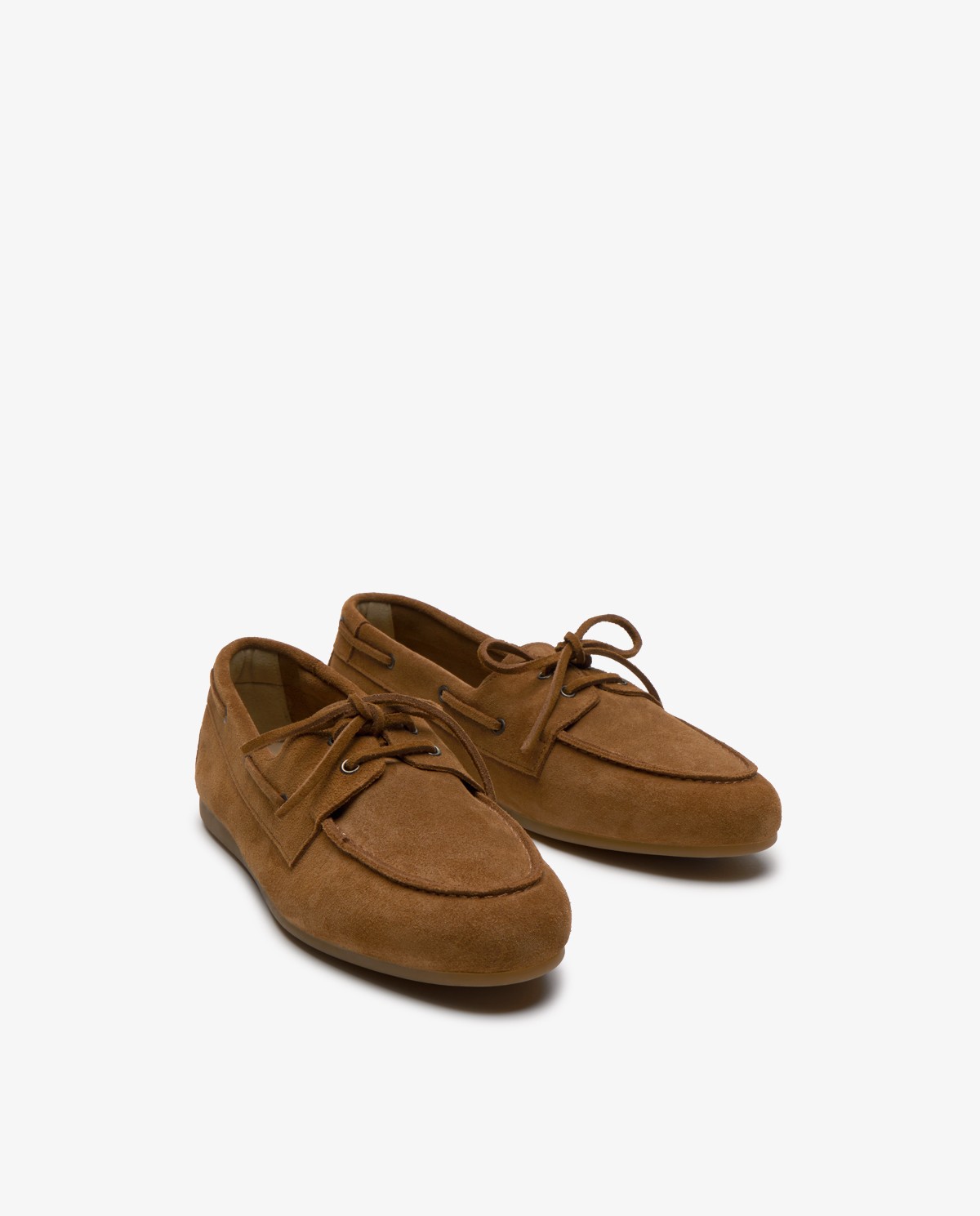 Mocasines piel serraje en color camel, vista frontal con detalle del tejido 2