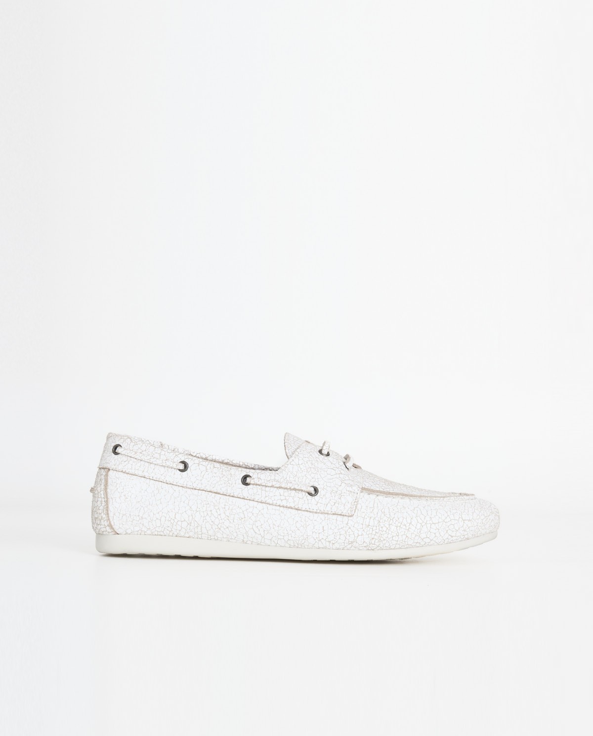 Mocasines de piel con cordones en color blanco, vista frontal con detalle del tejido 2