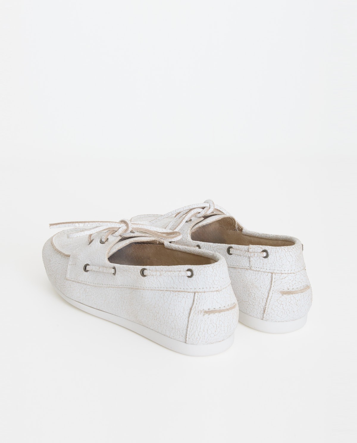 Mocasines de piel con cordones en color blanco, vista frontal con detalle del tejido 4