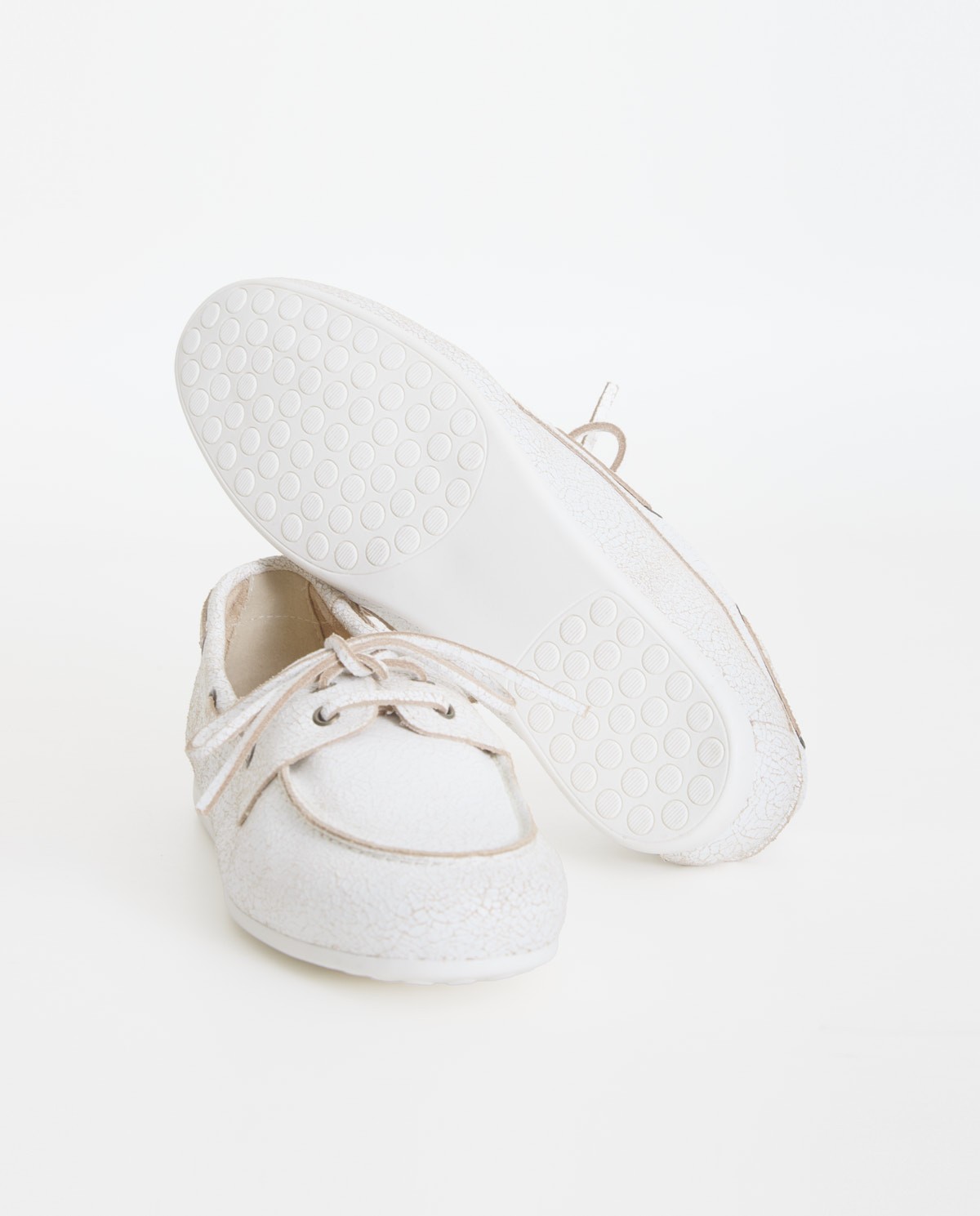 Mocasines de piel con cordones en color blanco, vista frontal con detalle del tejido 7