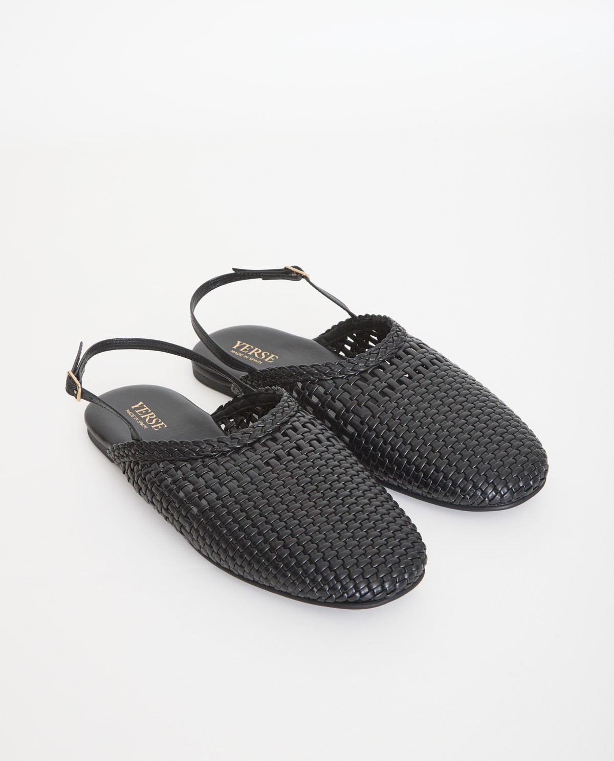 Bailarina destalonada trenzada en color negro, vista frontal con detalle del tejido 2