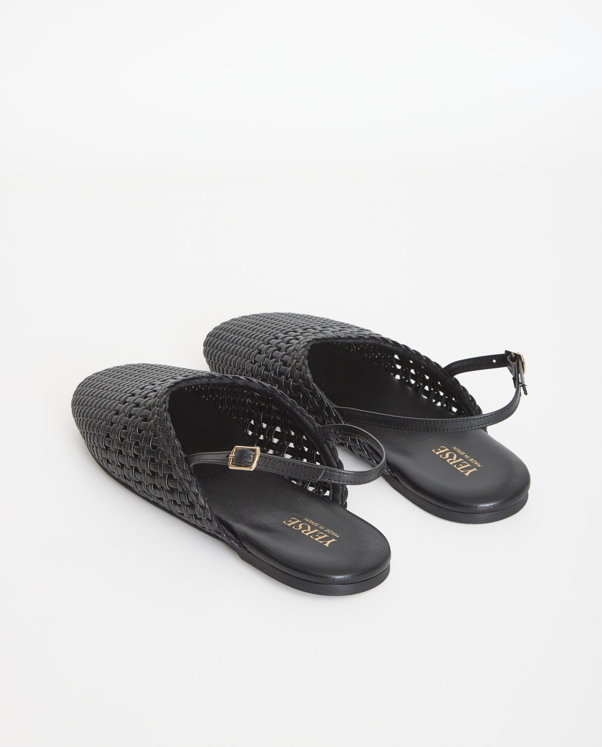 Bailarina destalonada trenzada en color negro, vista frontal con detalle del tejido 3