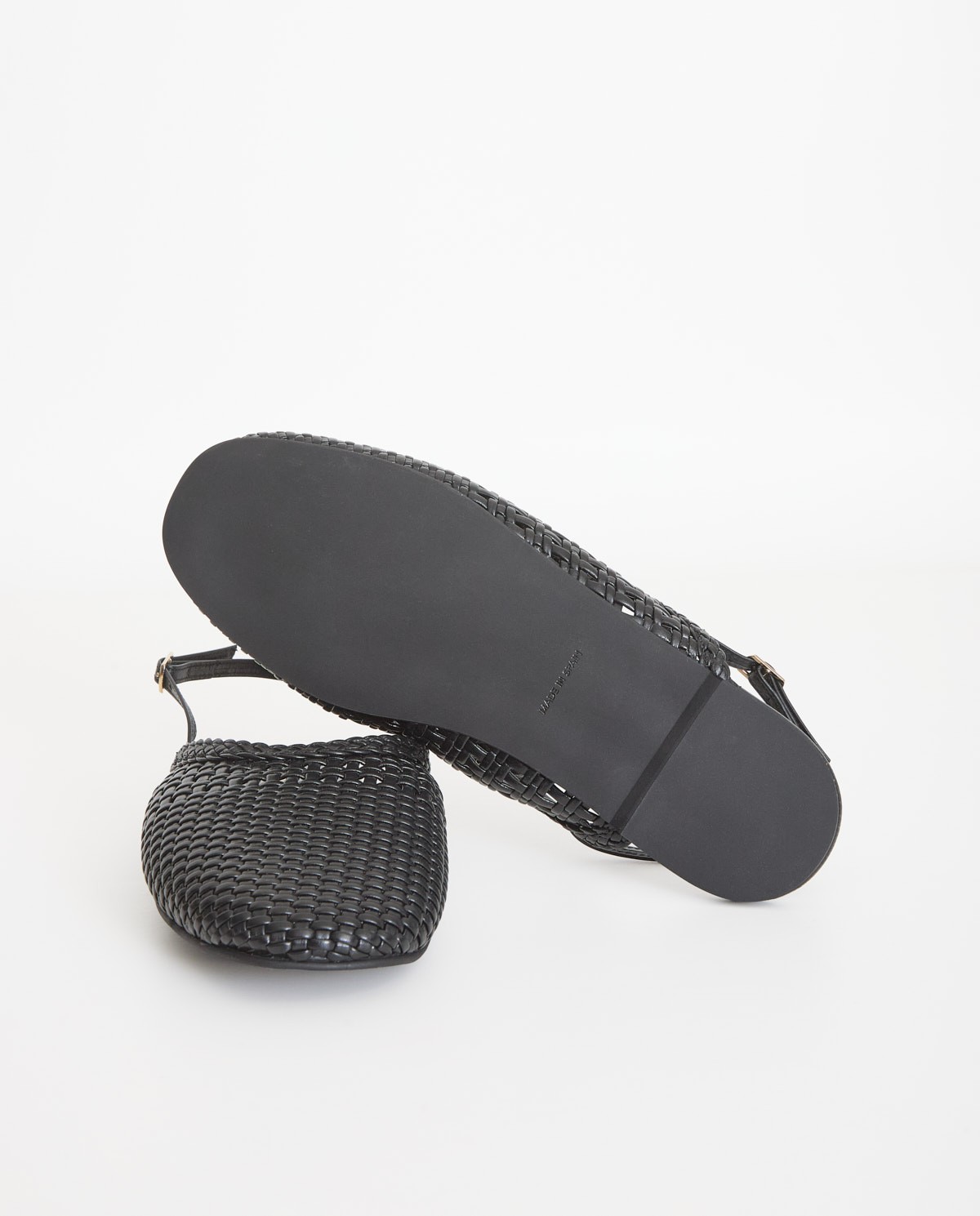 Bailarina destalonada trenzada en color negro, vista frontal con detalle del tejido 5