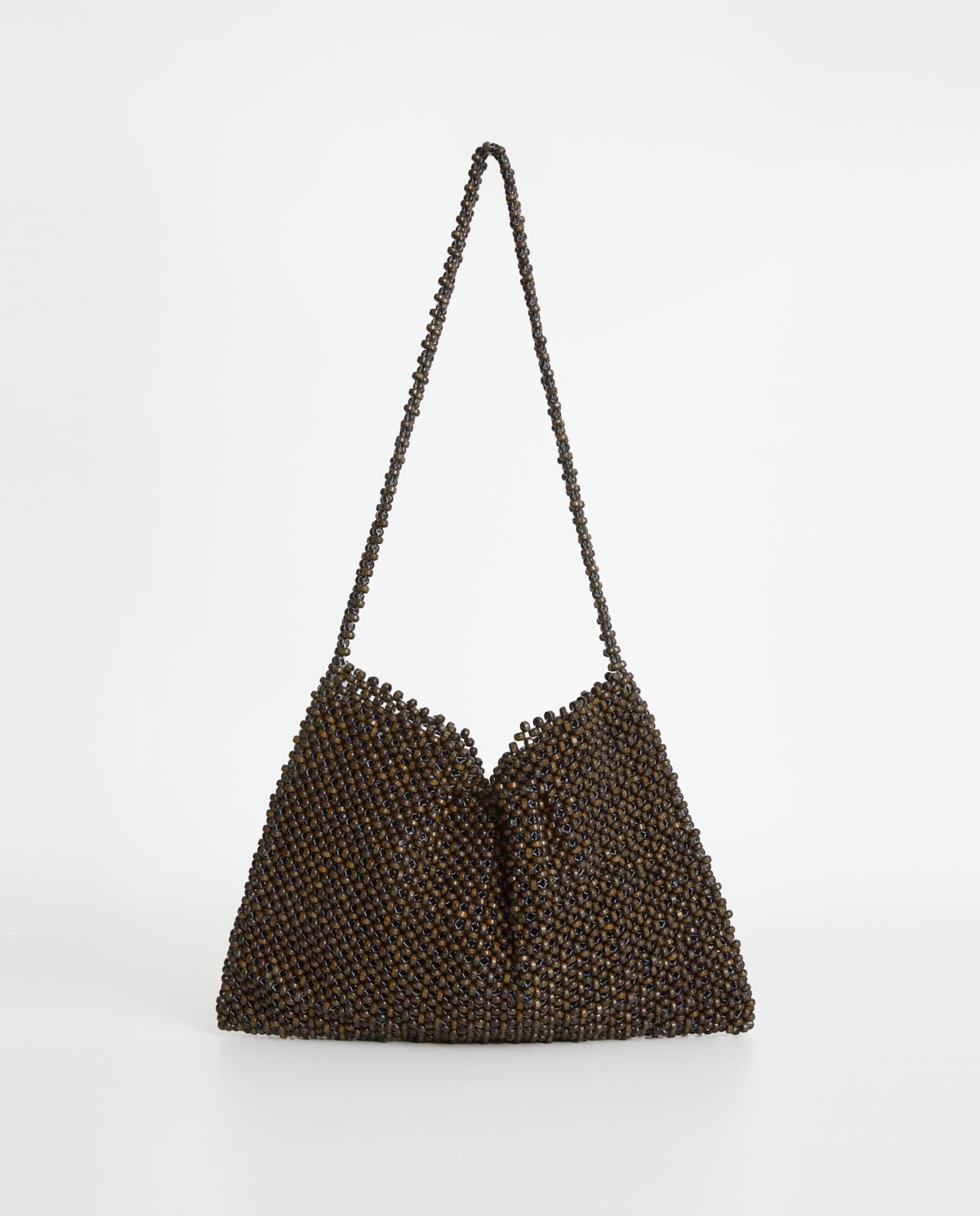 Bolso bandolera cuentas madera en color natural, vista frontal con detalle del tejido 2