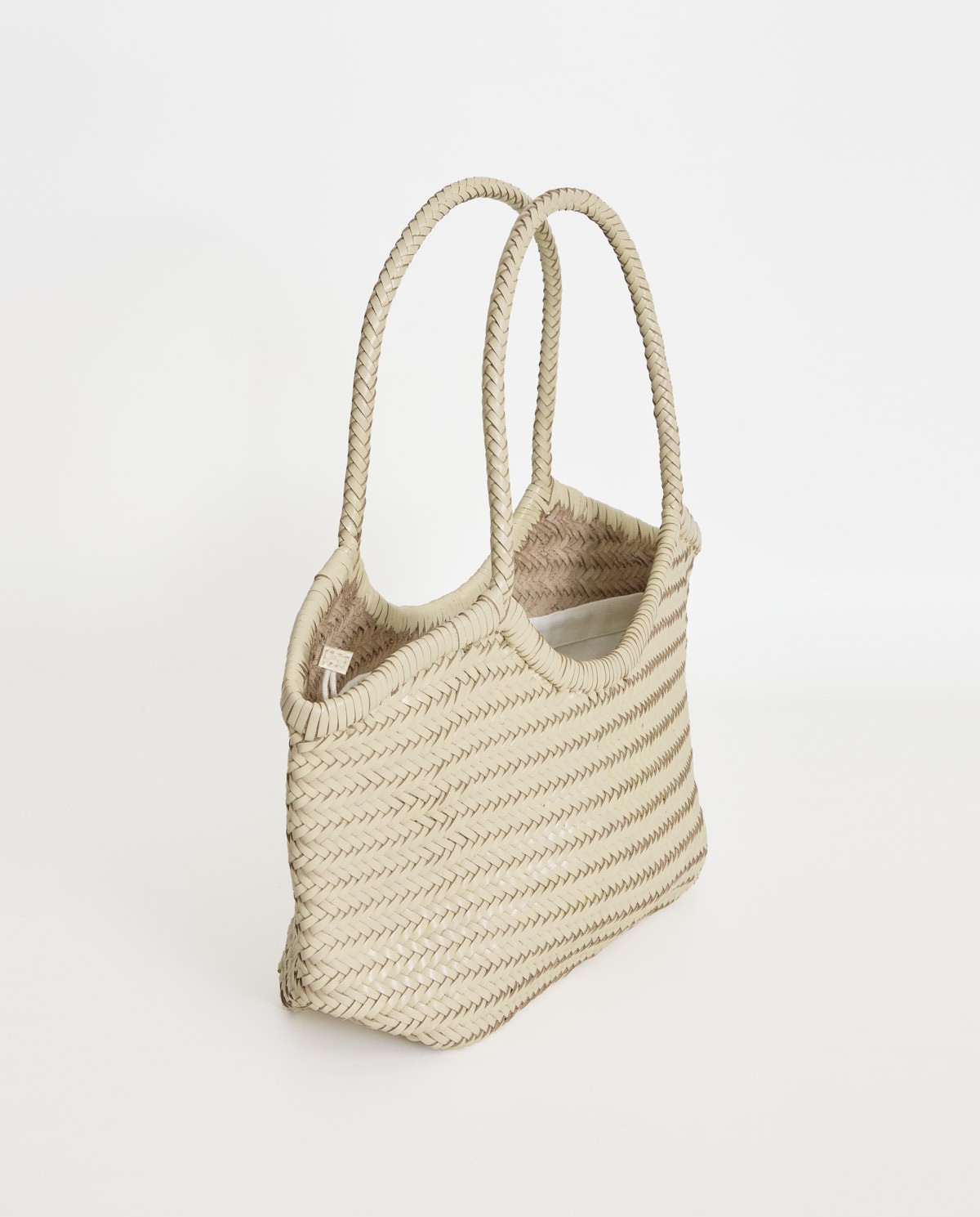 Capazo piel trenzado bolsa interior algodón en color crudo, vista frontal con detalle del tejido 4