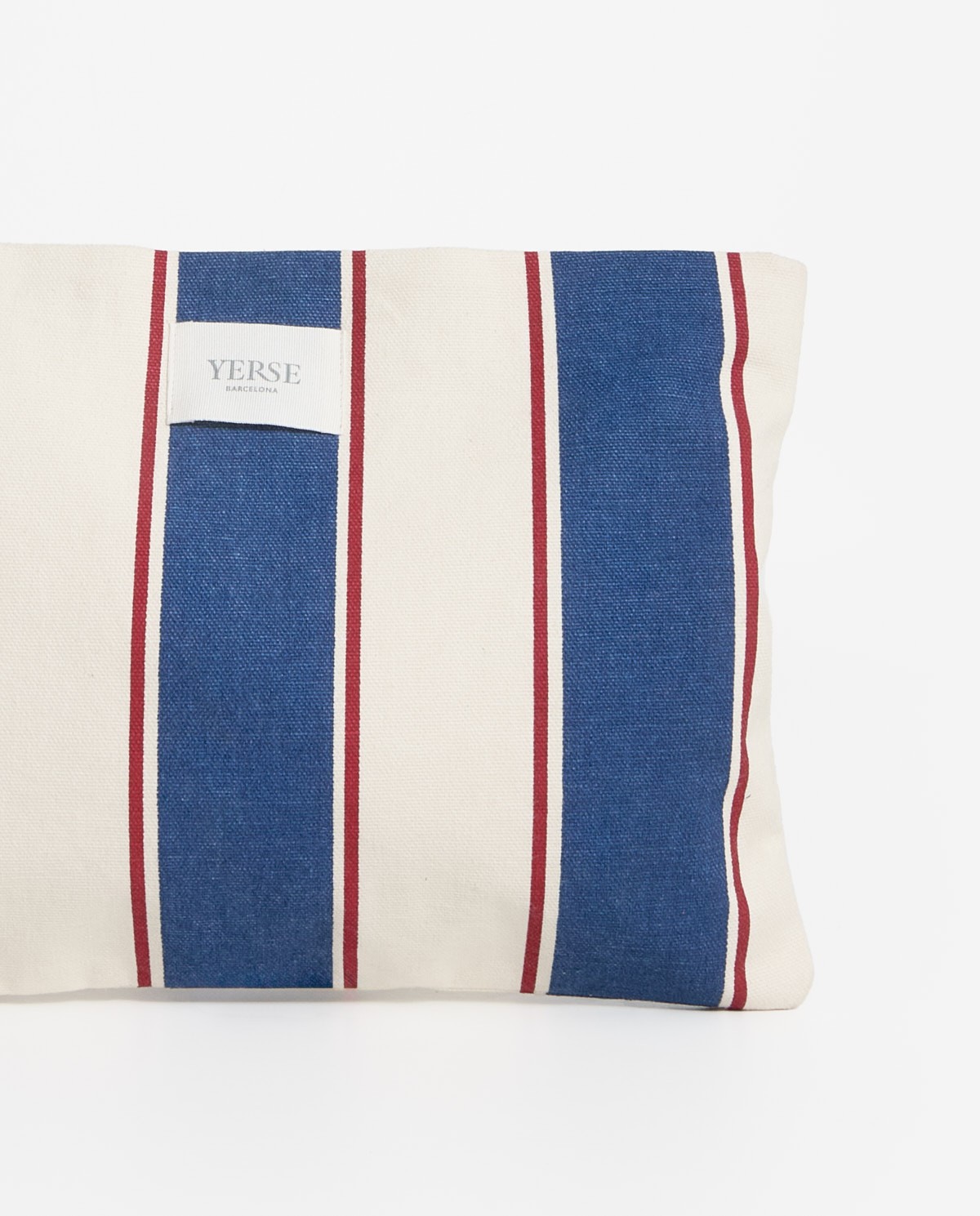 Clutch de rayas cierre Cremallera en color azul marino, vista frontal con detalle del tejido 3