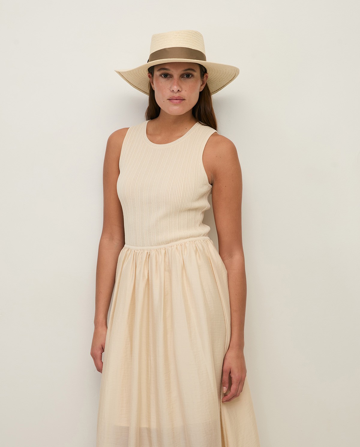 Sombrero estilo Panamá ala ancha