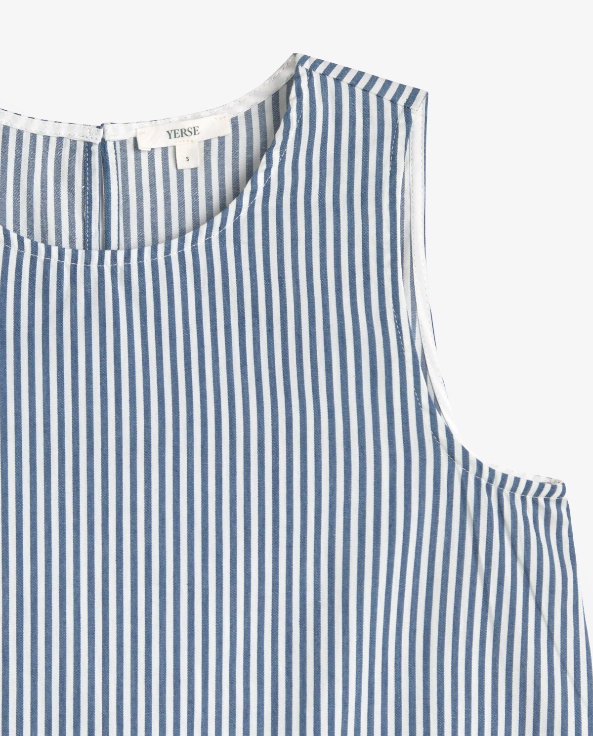 Top oversize algodón rayas en color blanco, vista frontal con detalle del tejido 8