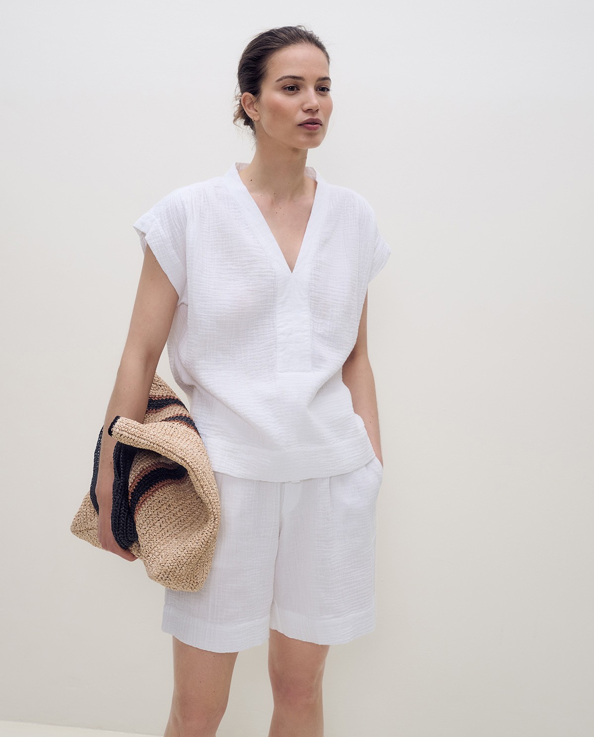 Short blanco de muselina de algodón con cinturilla elástica y cordón