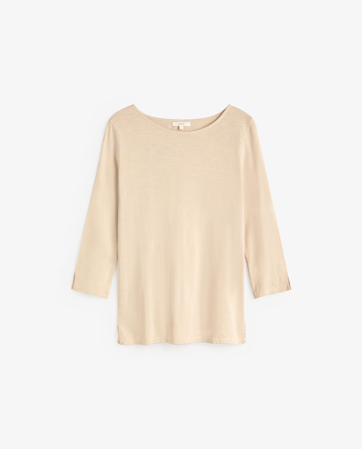 Camiseta flamé escote barco manga francesa en color crudo, vista frontal con detalle del tejido 4