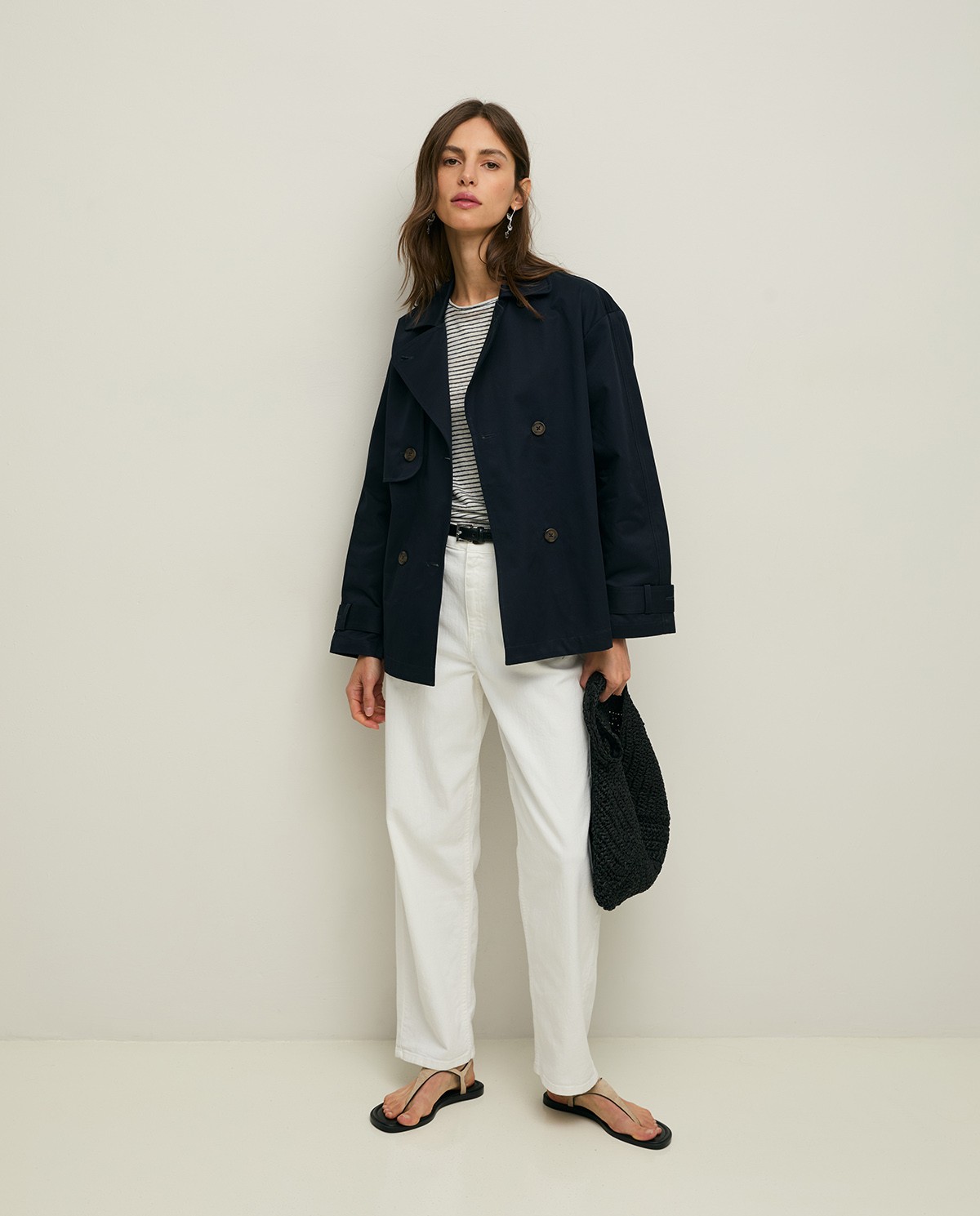 Trench corto doble botonadura