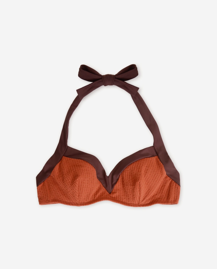 Top bikini bicolor cuello halter con aros en color marron choclate
