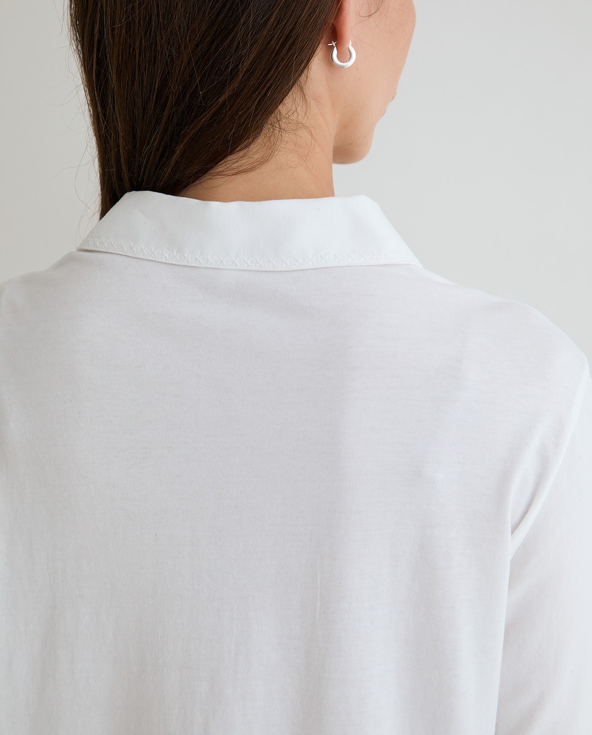 Camisa blanca de algodón con bordado floral y manga larga 3