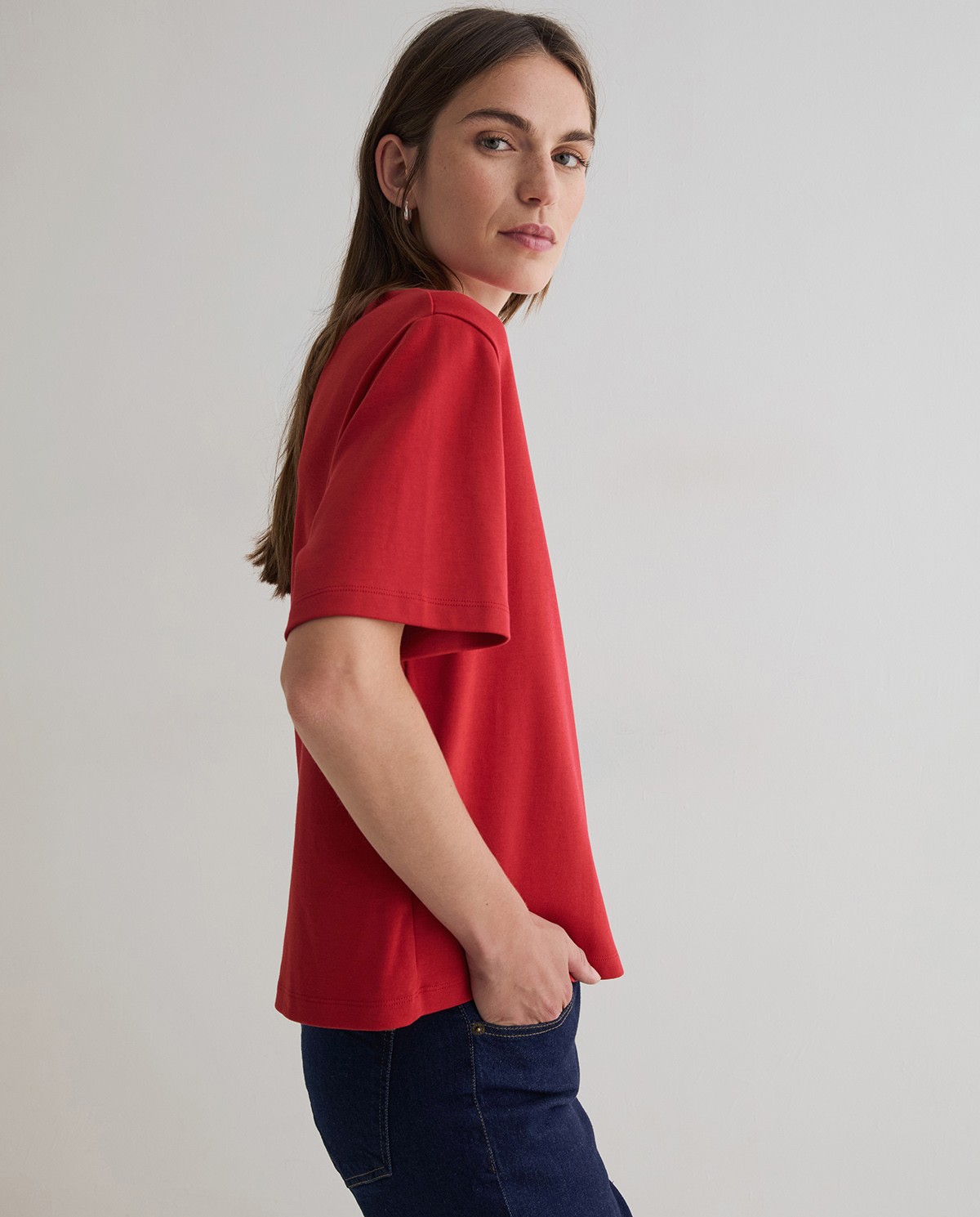 Camiseta básica manga corta en color rojo 2