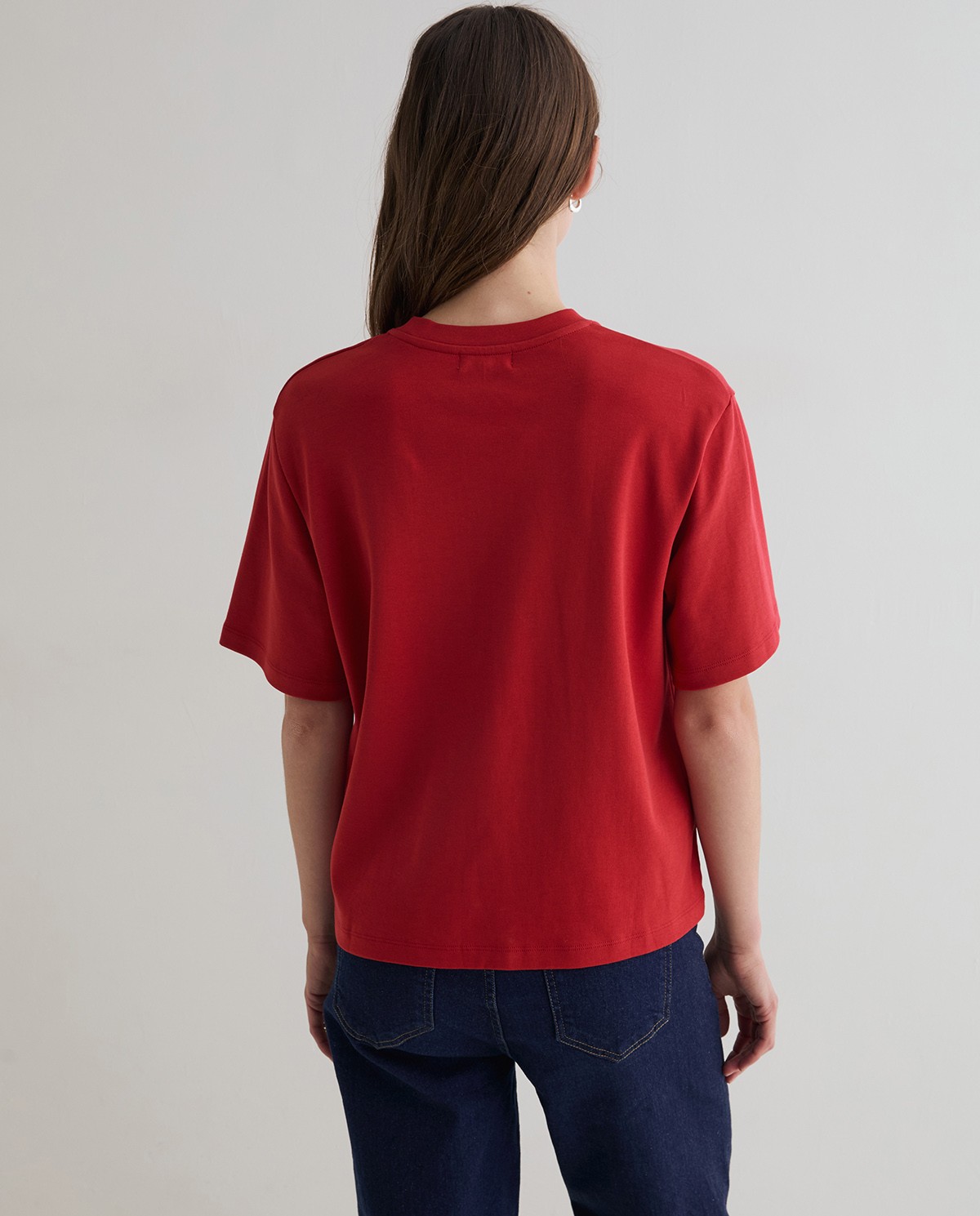 Camiseta básica manga corta en color rojo 4