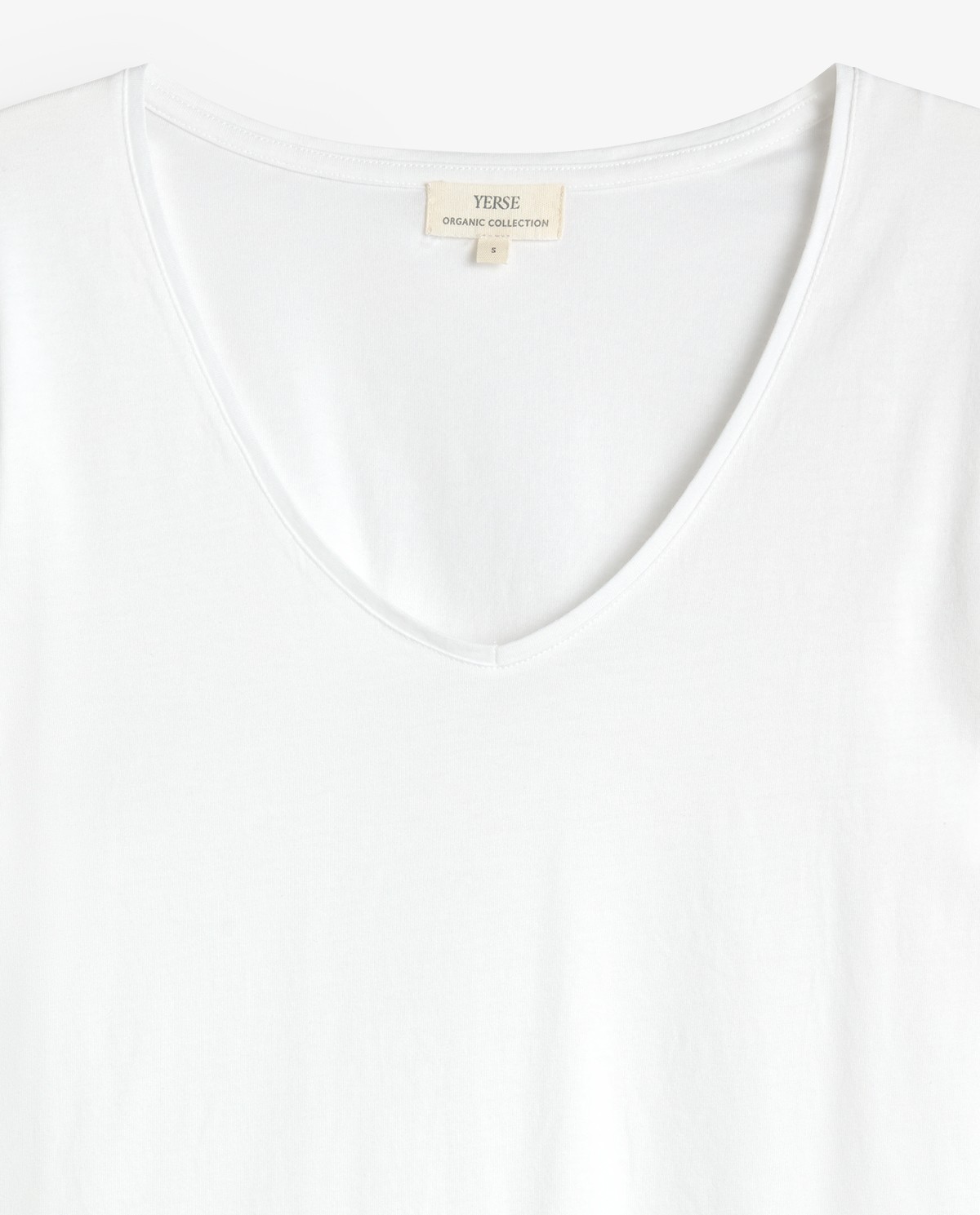 Camiseta básica escote pico en color blanco 7