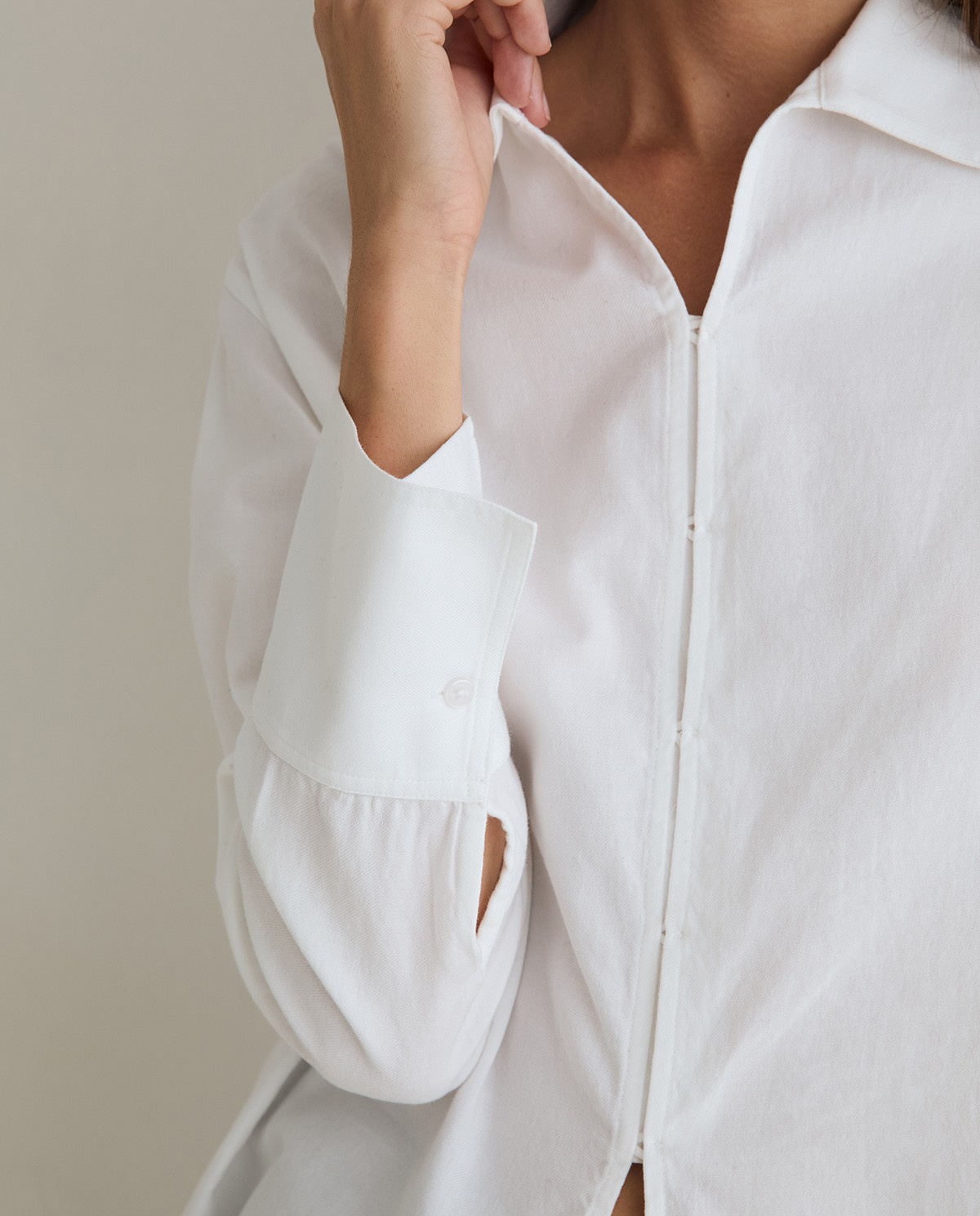 Camisa polo bimateria en color blanco 2
