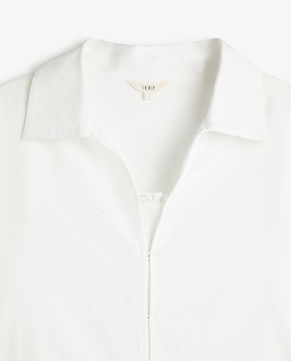 Camisa polo bimateria en color blanco 8