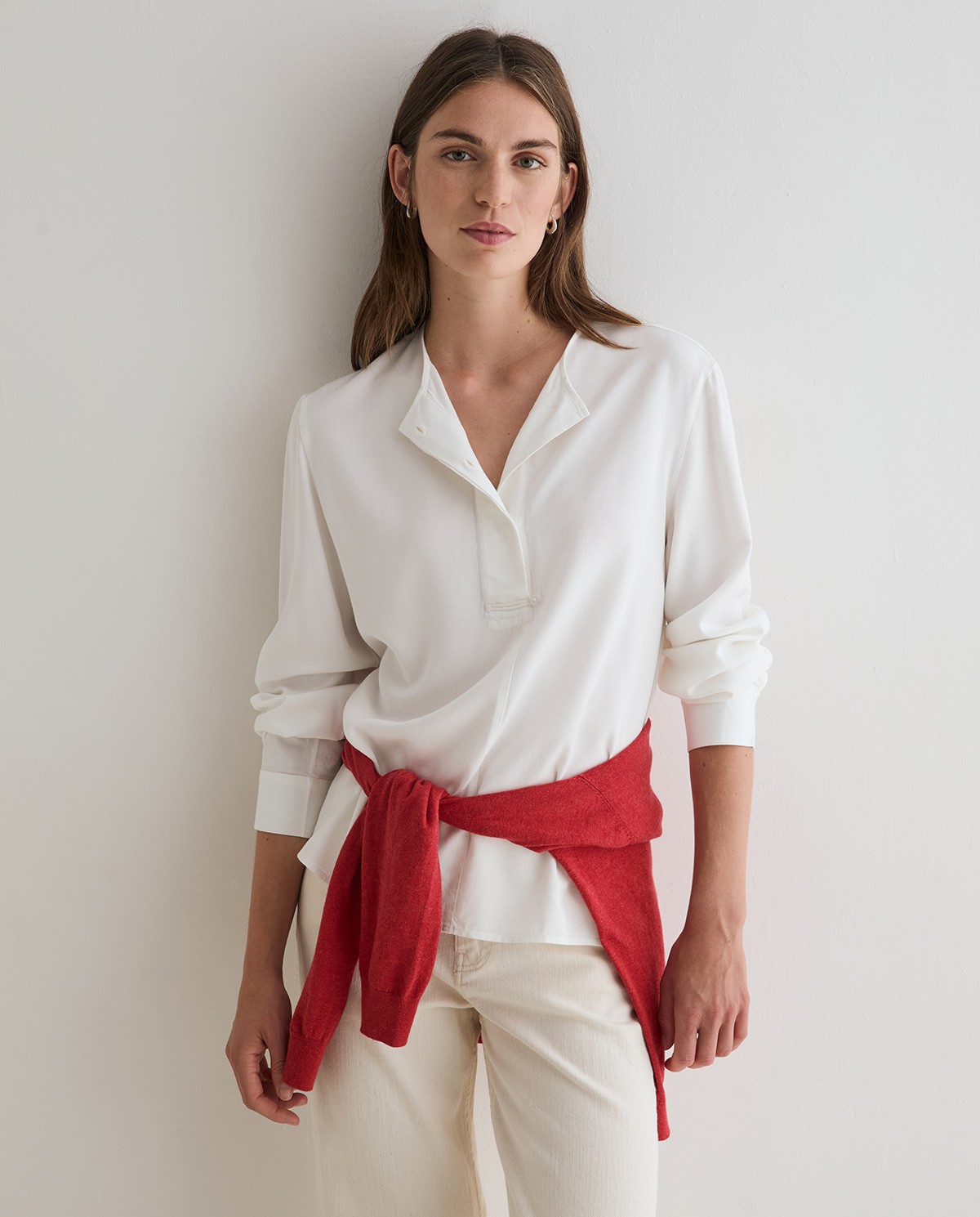 Camisa fluida bimateria en color blanco roto