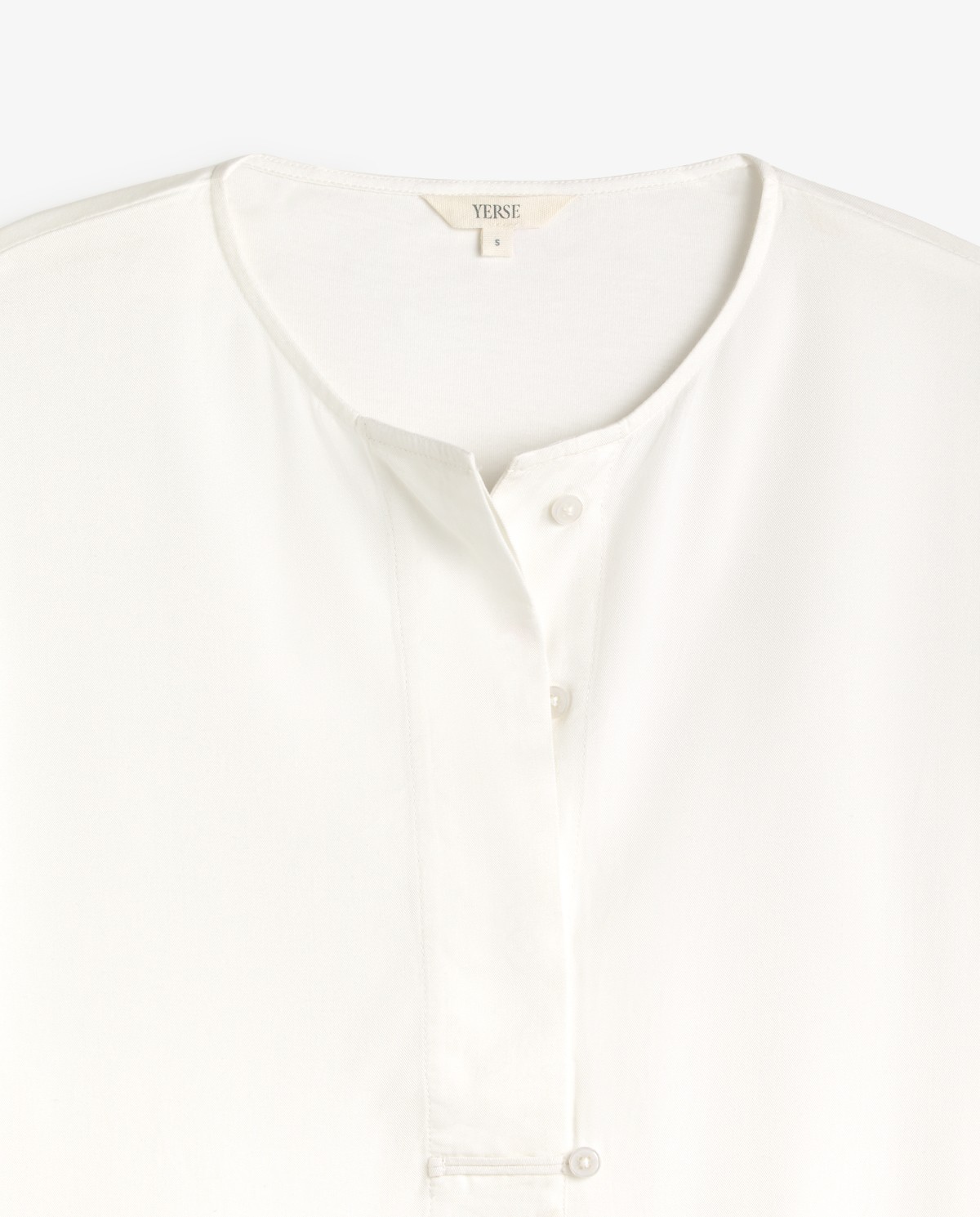 Camisa fluida bimateria en color blanco roto 8
