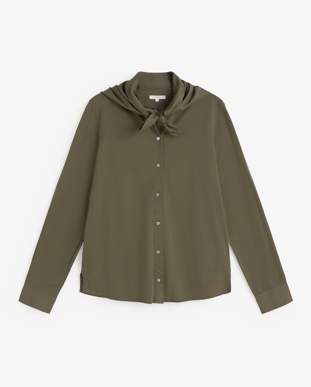 Camisa mao con pañuelo extraíble en color verde khaki, vista frontal con detalle del tejido 9