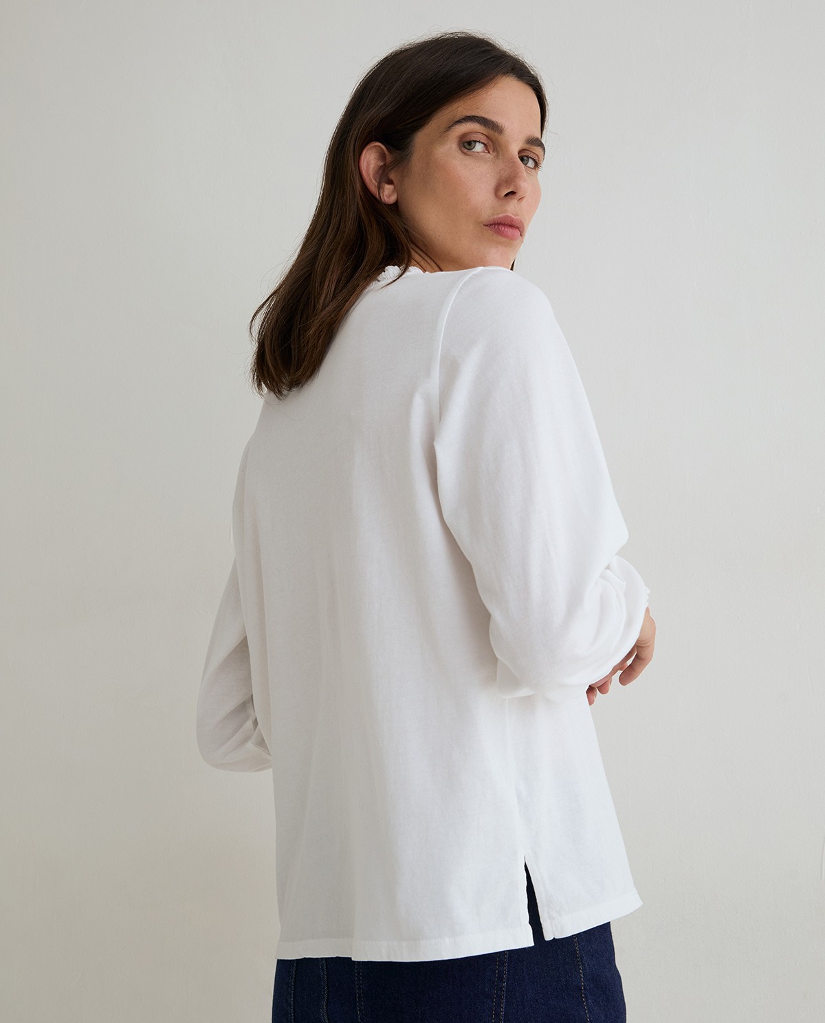 Camiseta volantes en color blanco 3