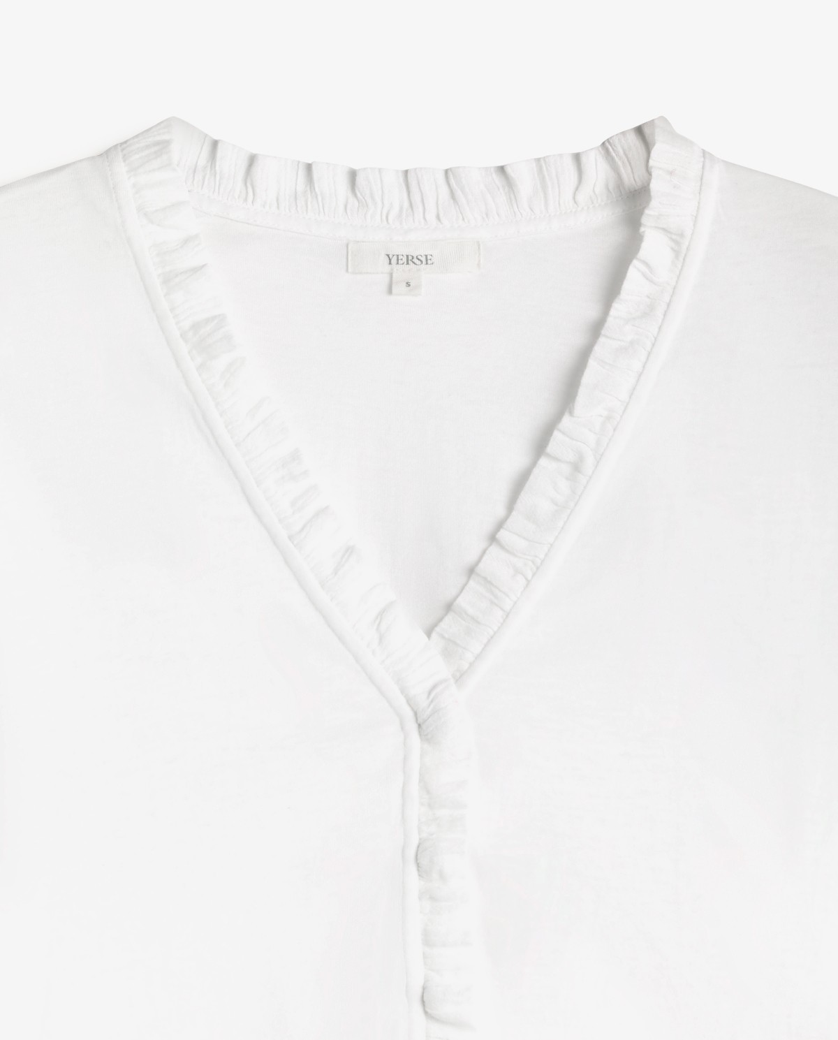 Camiseta volantes en color blanco 5