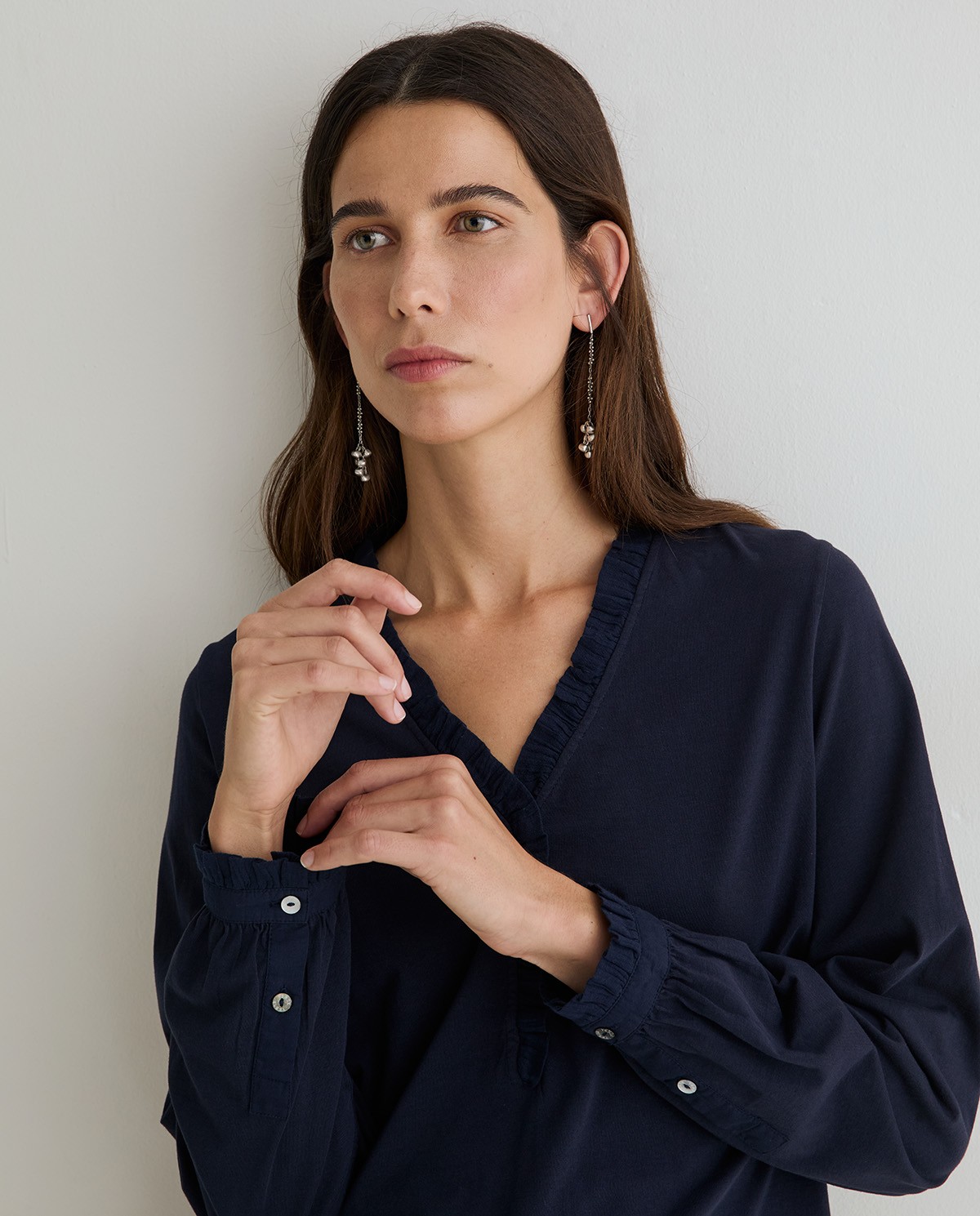 Camiseta volantes en color azul oscuro