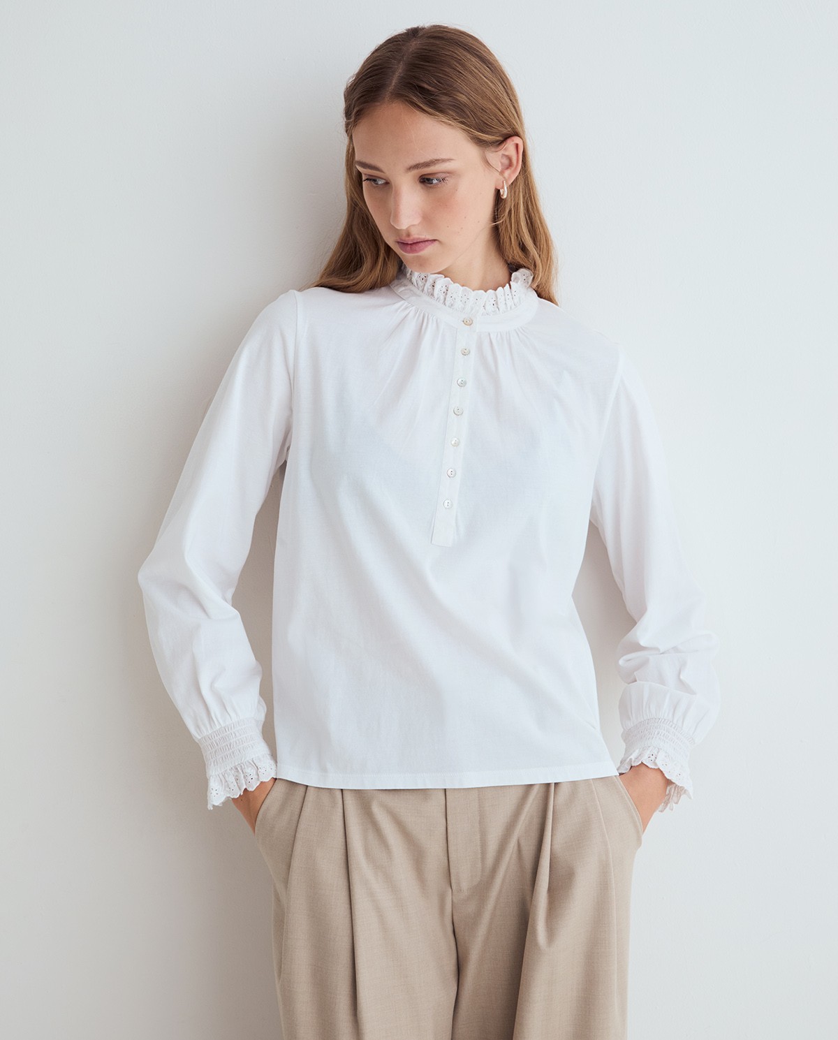 Camisa romántica blanca de algodón para mujer 1