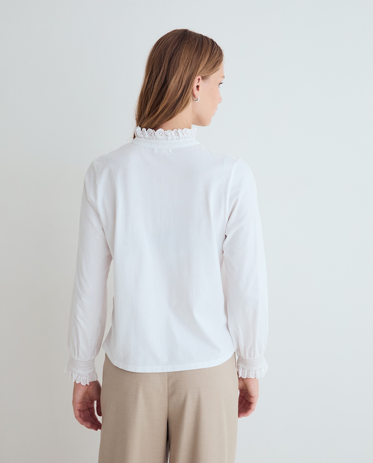 Camisa romántica blanca de algodón para mujer 3