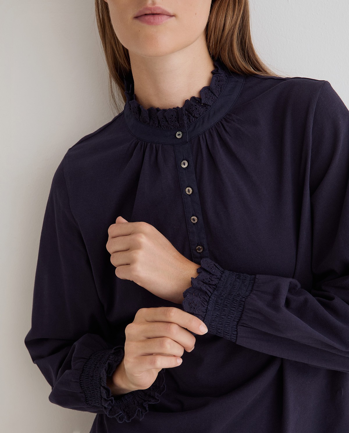 Camisa romántica azul oscuro para mujer 1