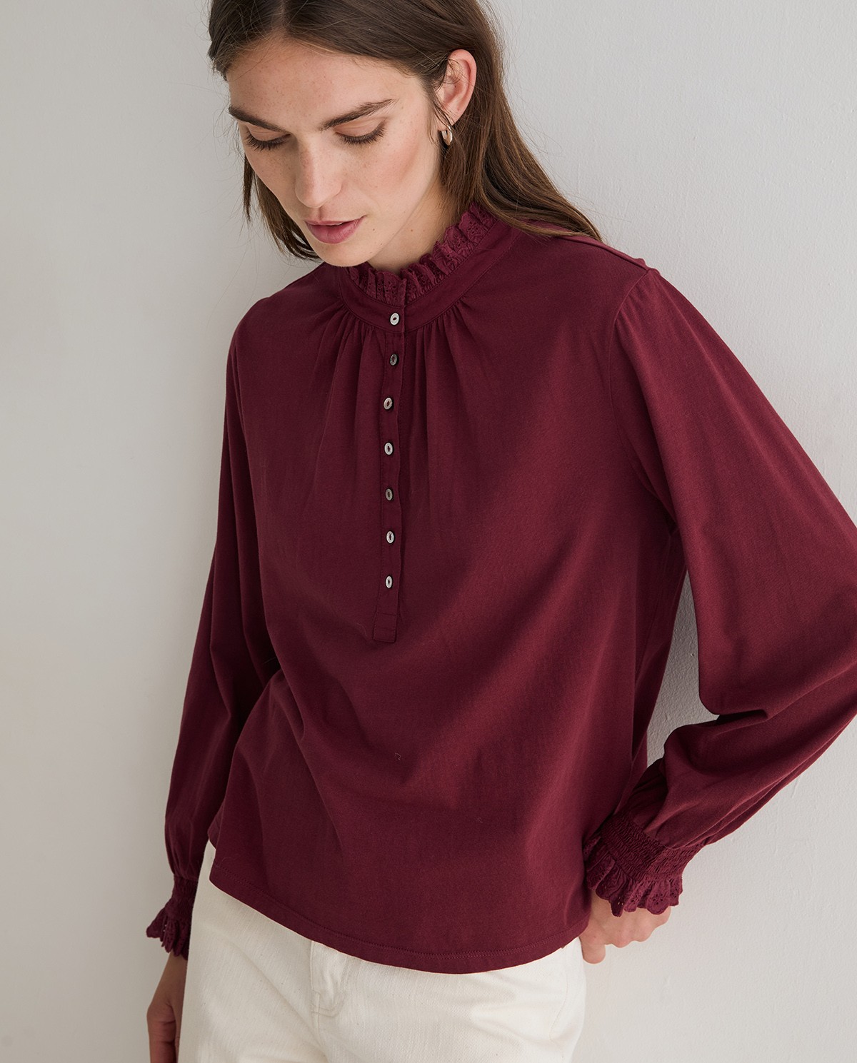 Camisa romántica granate de algodón para mujer