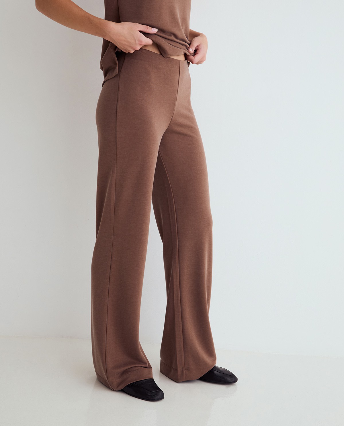 Pantalones fluidos en color camel 1