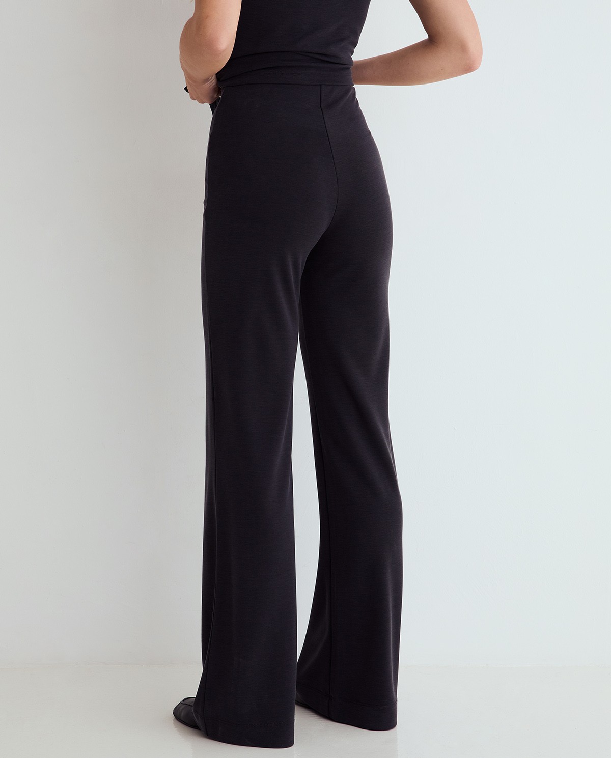 Pantalones fluidos en color negro 3