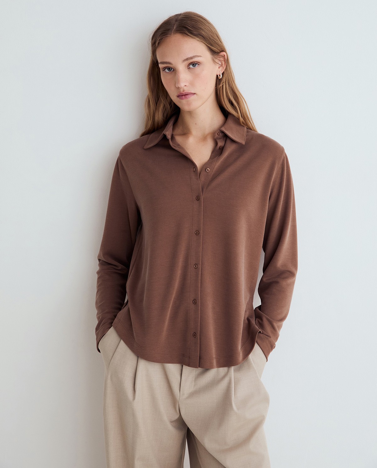 Camisa fluida en color camel 1