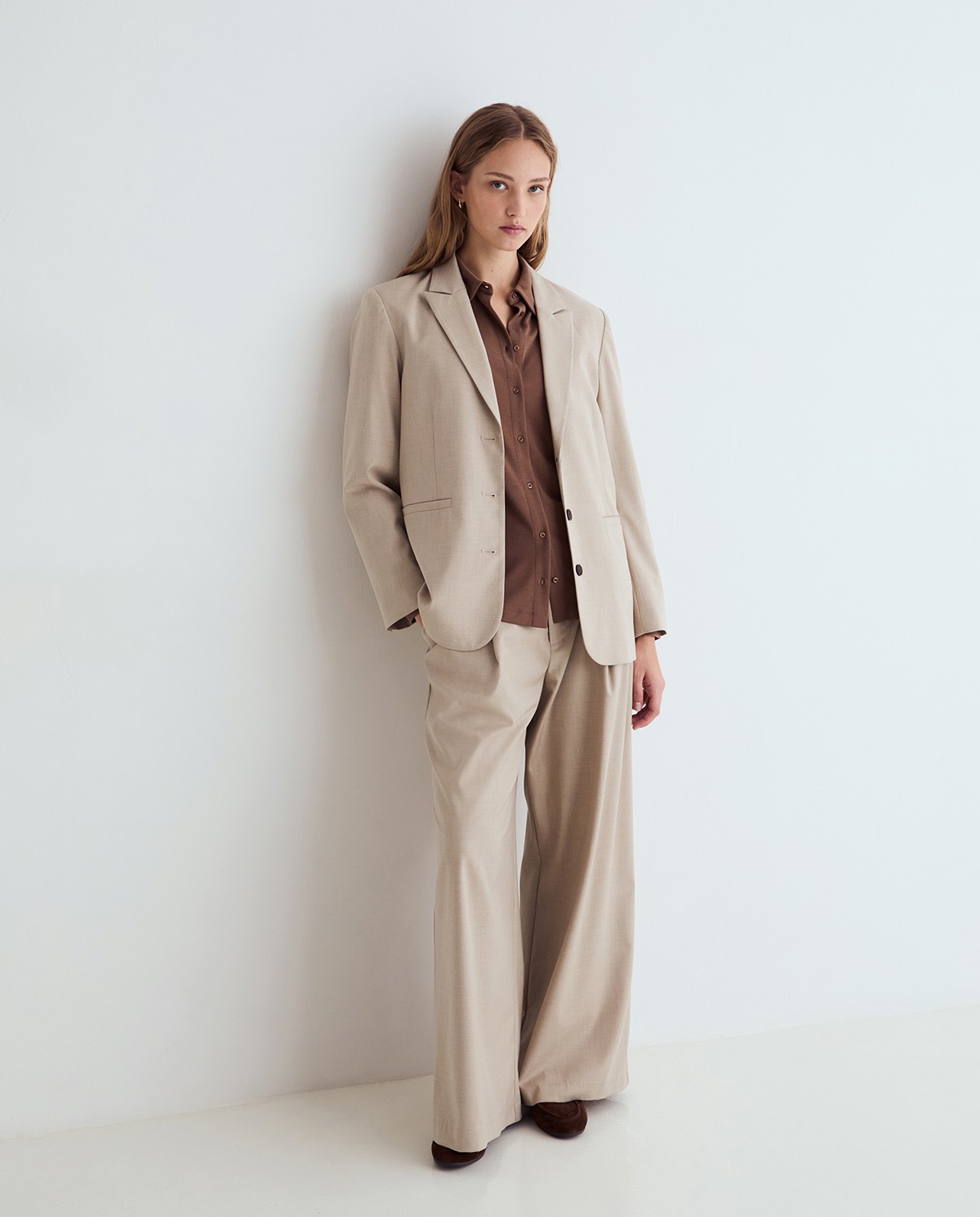 Camisa fluida en color camel 4