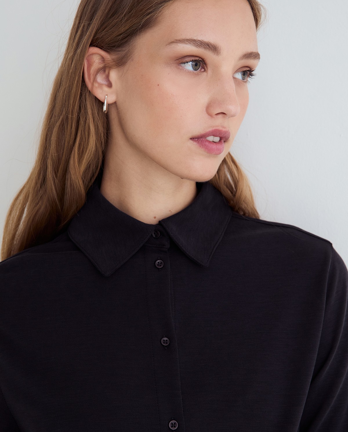 Camisa fluida en color negro 1