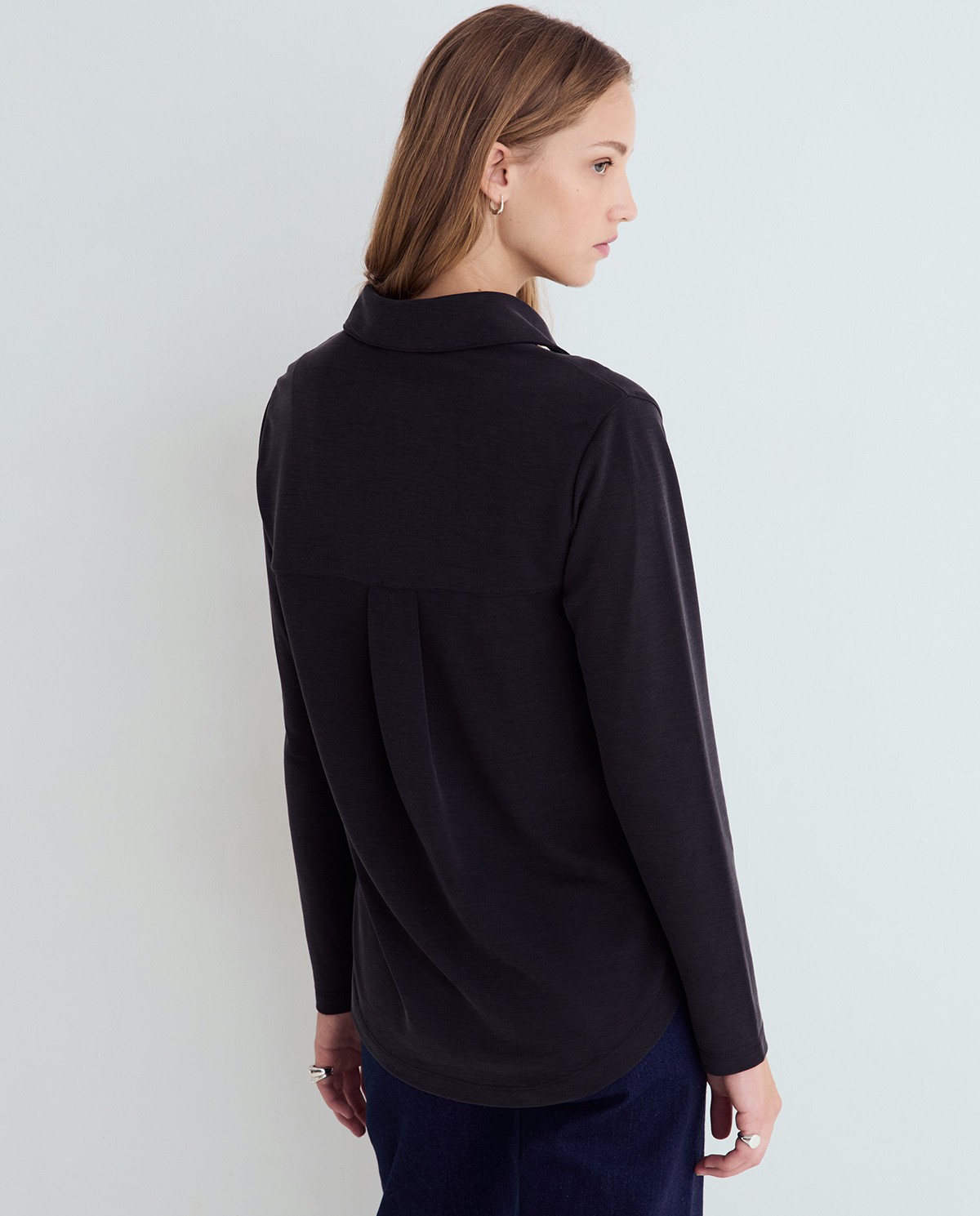 Camisa fluida en color negro 3