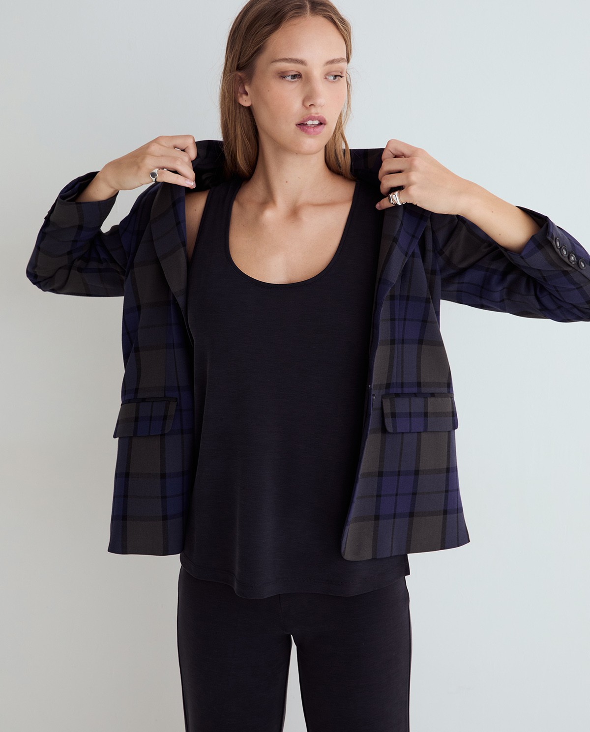 Top fluido en color negro