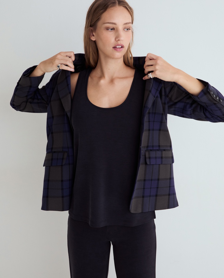 Top fluido en color negro