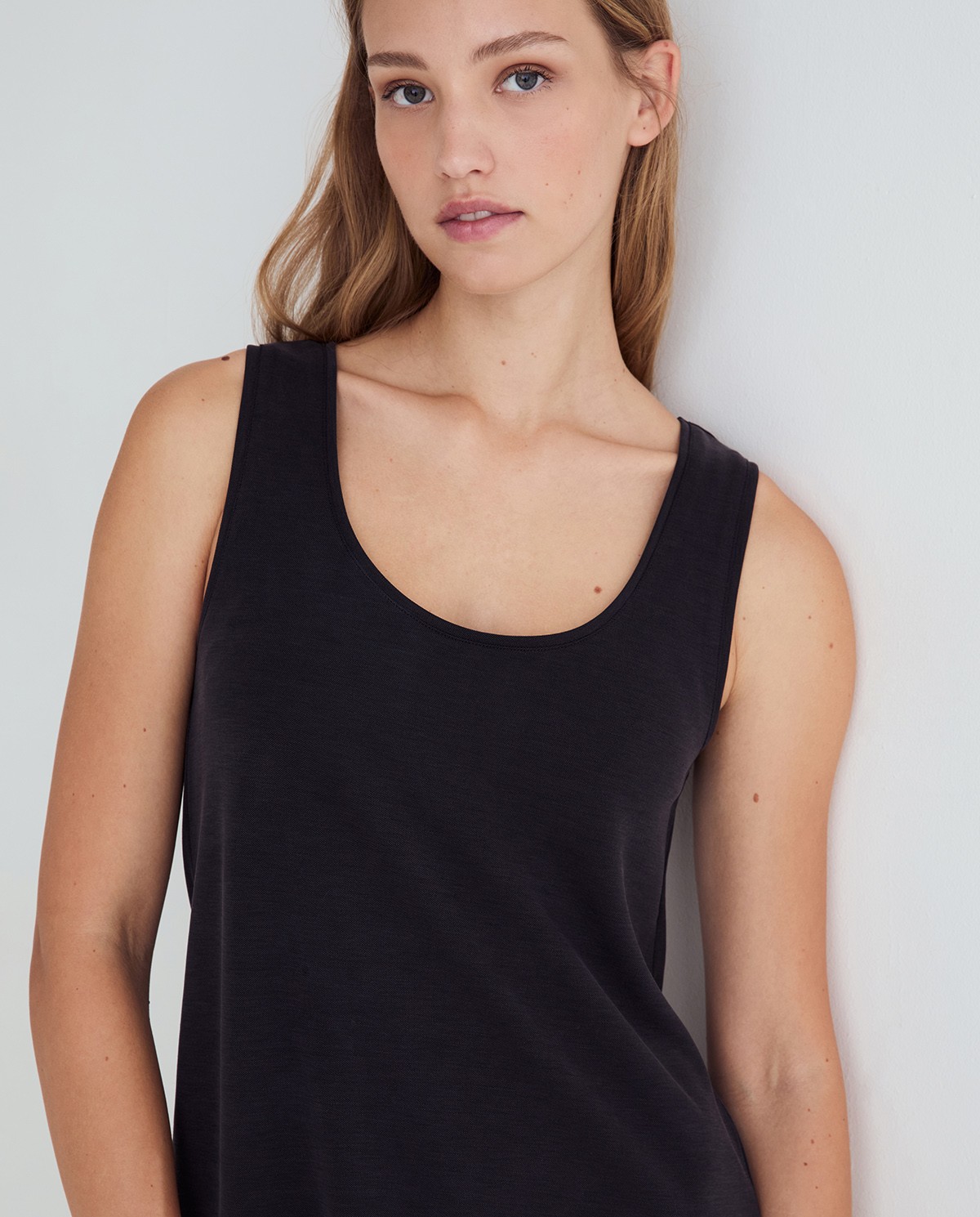 Top fluido en color negro 2