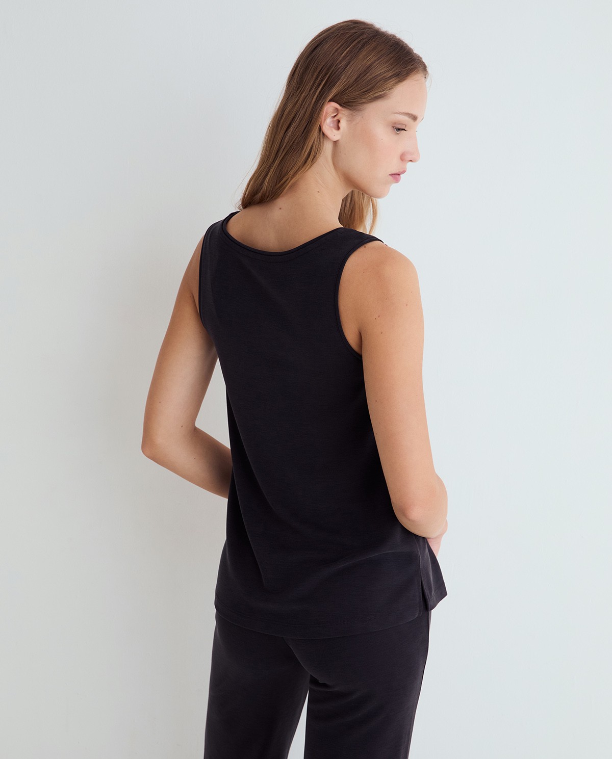 Top fluido en color negro 3