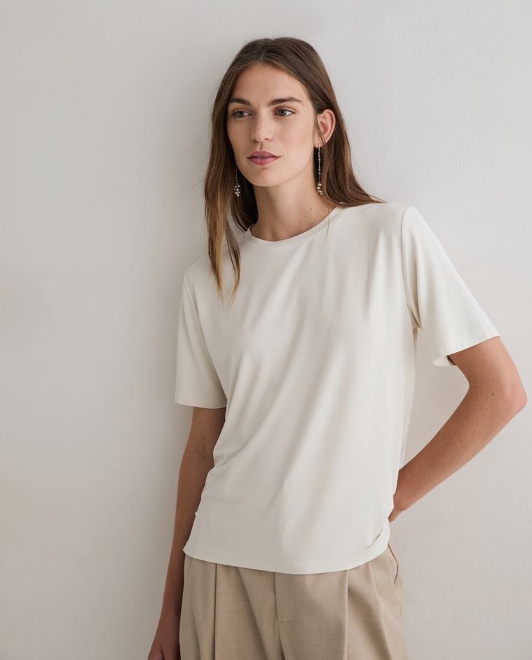 Camiseta tacto suave en color crudo